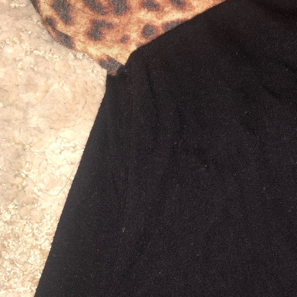 Leopard Print / Black Raglan Top  🐆 - Picture 3 of 4